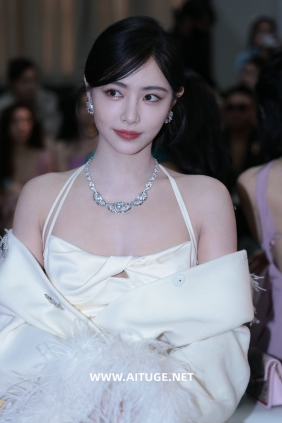 精选街拍视频 No.9809 优雅白裙 [96P-944MB]