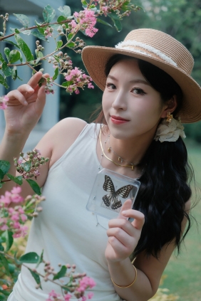 [YITUYU]艺图语 2025.10.01 在百年香樟树下 十七的猫 [9P-380MB]