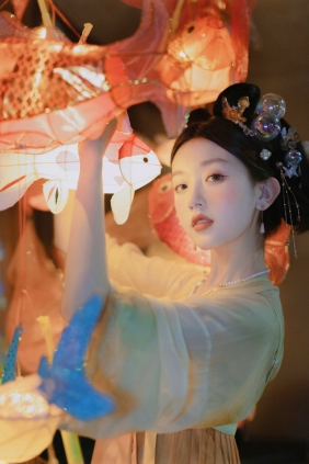 [YITUYU]艺图语 2025.09.02 鱼灯少女 奥特有点慢 [17P-169MB]