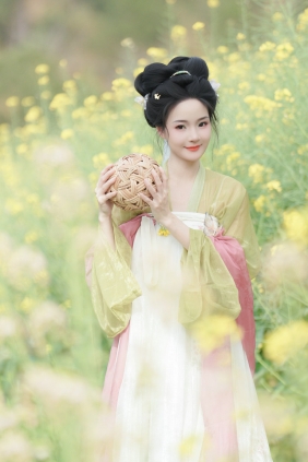 [YITUYU]艺图语 2025.09.09 古风人像拍摄 南栀nz [17P-316MB]