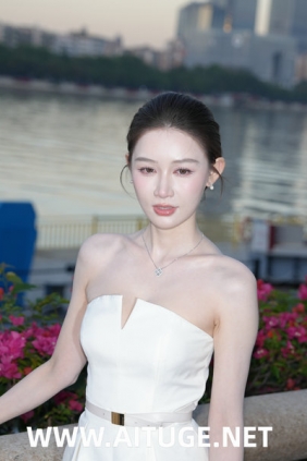 精选街拍视频 No.10049 白裙美腿 [65P2V-2.80GB]