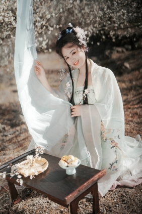 [YITUYU]艺图语 2025.09.16 梅花古风人像拍摄 泱泱泱呀 [25P-322MB]