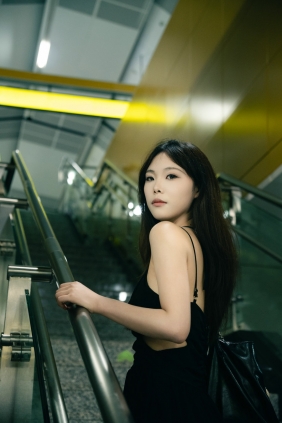 [YITUYU]艺图语 2025.07.22 地铁站暗调 苏打饼干 [17P-174MB]