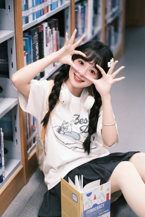 [YITUYU]艺图语 2025.04.20 图书馆女孩 夏芋小年 [27P-669MB]