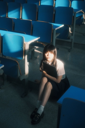 [YITUYU]艺图语 2025.07.08 走廊回响 芝士打人 [18P-192MB]