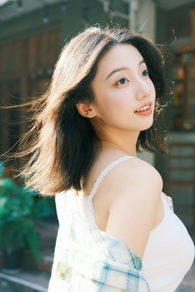 [YITUYU]艺图语 2025.08.25 夏日女友感 只是王梓融 [14P-175MB]