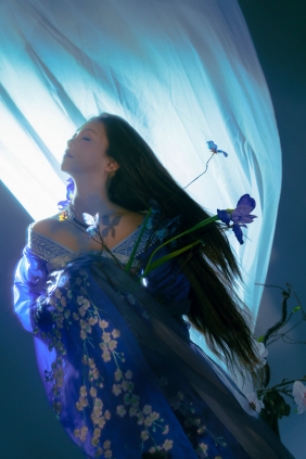 [YITUYU]艺图语 2025.08.30 月下鸢尾 煜月是兔兔 [13P-249MB]