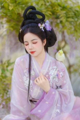 [YITUYU]艺图语 2025.08.12 紫藤 小杜同学 [40P-708MB]