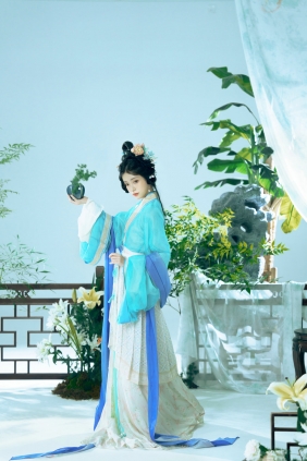 [YITUYU]艺图语 2025.08.22 凉风至，荷以消夏 桃迟 [13P-81MB]