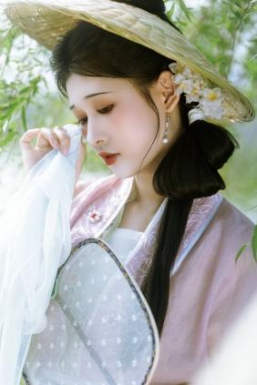 [YITUYU]艺图语 2025.09.01 杨堤堆烟 小y今天也很开心 [15P-227MB]