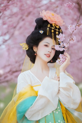 [YITUYU]艺图语 2025.04.07 踏青赏花实录 是雨诗呀 [13P-128MB]