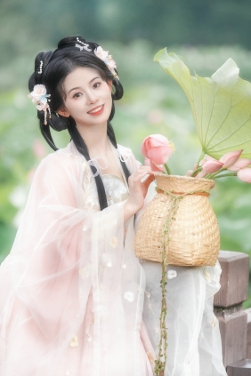 [YITUYU]艺图语 2025.10.09 古风人像拍摄-荷花 洛宁-唐 [19P-394MB]