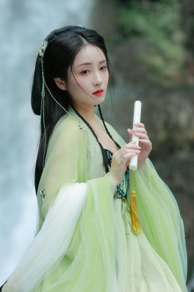 [YITUYU]艺图语 2025.08.09 瀑布写真 小温暖想要个大太阳 [15P-234MB]