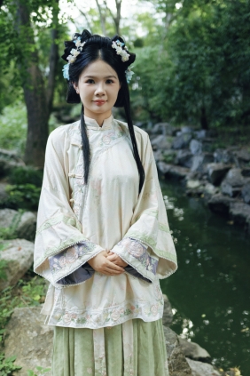 [YITUYU]艺图语 2025.08.30 可爱清汉女 小洋葱 [14P-287MB]