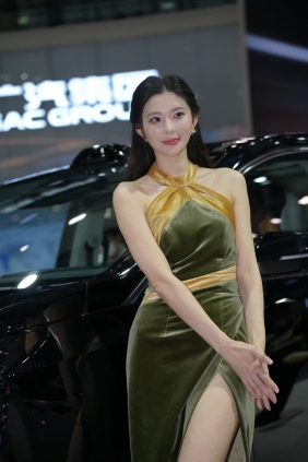 精选街拍视频 No.9897 绿色裙装杜芊逸 [101P-1.78GB]