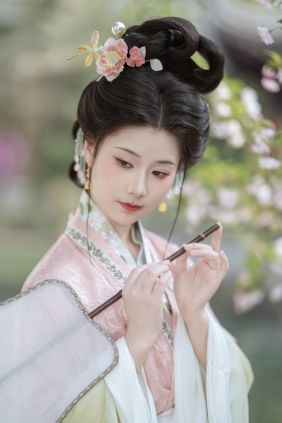 [YITUYU]艺图语 2025.08.26 应是绿肥红瘦 绛朱 [20P-176MB]