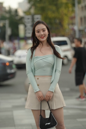 精选街拍视频 No.8332 甜美清爽短裙 [160P-2.20GB]