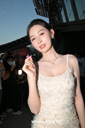 精选街拍视频 No.9827 大白腿网红敏敏 [88P-2.02GB]