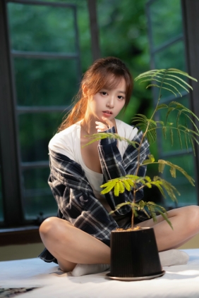 [YITUYU]艺图语 2025.07.21 在窗边 小亿 [25P-275MB]