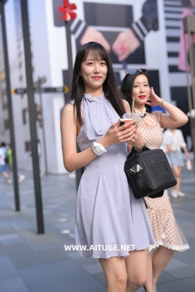 精选街拍视频 No.9302 紫色连衣裙美女 [154P1V-2.83GB]