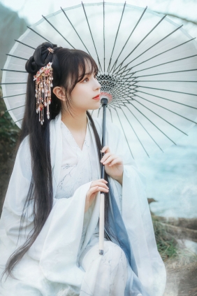 [YITUYU]艺图语 2025.08.01 涂山狐仙 公子不坏 [21P-210MB]