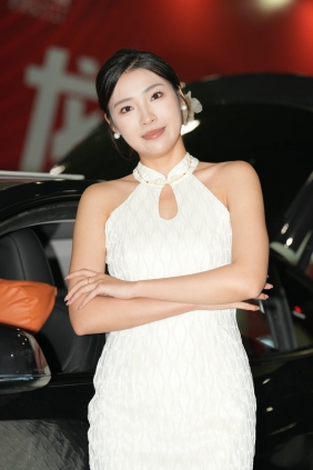 精选街拍视频 No.9572 优雅白裙 [52P-1.72GB]