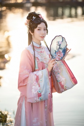 [YITUYU]艺图语 2025.08.03 试问春留几日 一只阿梦崽 [14P-268MB]