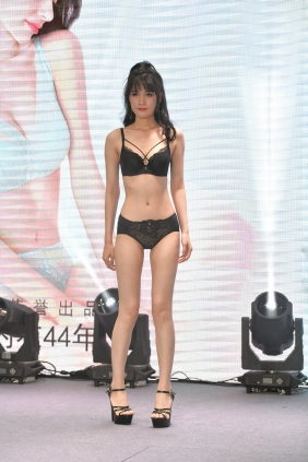 精选街拍视频 No.8658 内衣展19 [84P-2.28GB]