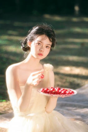 [YITUYU]艺图语 2025.06.24 水果午后 不爱吃葱星人 [13P-200MB]