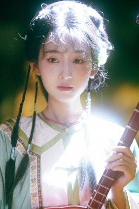 [YITUYU]艺图语 2025.04.27 误入眉眼，可叹惊鸿 一只梳子君 [13P-688MB]