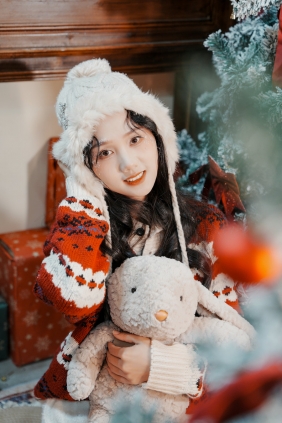 [YITUYU]艺图语 2025.09.21 圣诞人像拍照 小清 [27P-323MB]