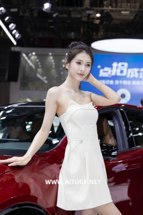 精选街拍视频 No.9893 白裙女神蔡悦 [132P1V-1.55GB]