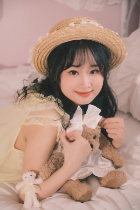 [YITUYU]艺图语 2025.08.02 爱是神洒在她肩上的光 小吴 [13P-245MB]