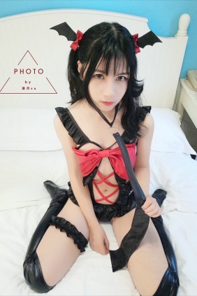 COSER美女逐月su - 小恶魔 [17P3V-125MB]