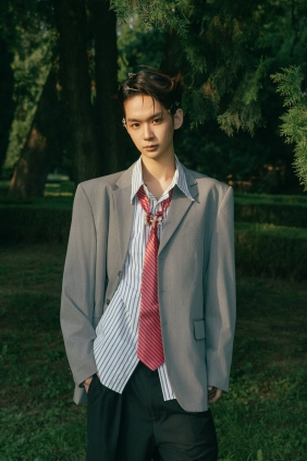 [YITUYU]艺图语 2025.09.16 林间西装少年 我是一头猪 [32P-533MB]