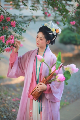 [YITUYU]艺图语 2025.07.02 紫薇花开 一只大大大李子 [27P-62MB]