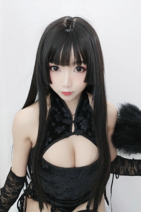 白嫩美少女鬼畜瑶 - 黑色旗袍 [70P1V-204MB]