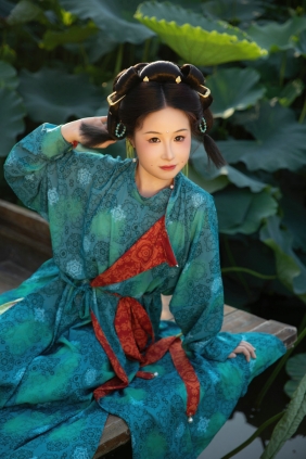 [YITUYU]艺图语 2025.07.09 就跟我一起出去玩吧 小薯片儿_艾艾 [20P-388MB]