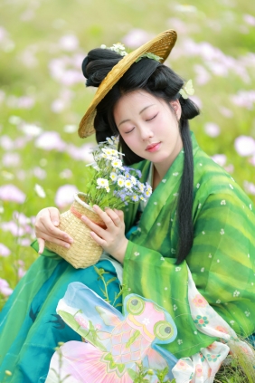 [YITUYU]艺图语 2025.08.06 罗衣轻挽，撷一缕芬芳入梦。赵噗噗 [13P-87MB]