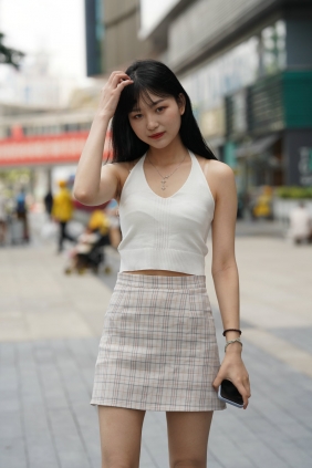 精选街拍视频 No.9635 甜美气质格子裙 [517P1V-11.1GB]