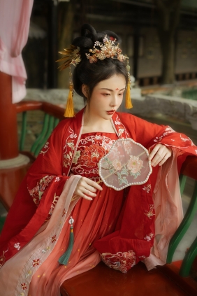 [YITUYU]艺图语 2025.08.25 水出芙蓉 雯子 [15P-507MB]