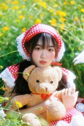 [YITUYU]艺图语 2025.07.02 花间的洋娃娃 yunn [13P-110MB]