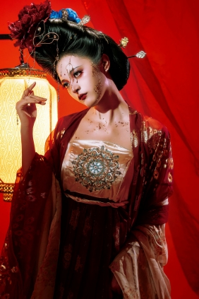 [YITUYU]艺图语 2025.10.18 鎏金鲜红 端端呀 [9P-103MB]