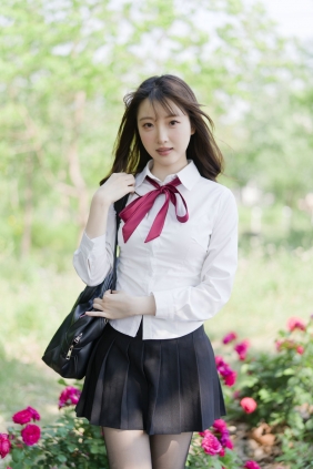 [YITUYU]艺图语 2025.06.20 花间少女 冰冷企鹅 [38P-619MB]