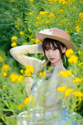 [YITUYU]艺图语 2025.04.30 花海青春 冰冷企鹅 [32P-544MB]