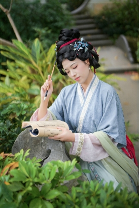 [YITUYU]艺图语 2025.10.13 古风人像拍摄-小倩 走丢的-小倩 [13P-201MB]