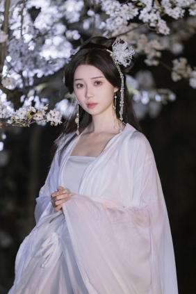 [YITUYU]艺图语 2025.04.15 叶冰裳仿妆 褚鸢鸢 [19P-456MB]