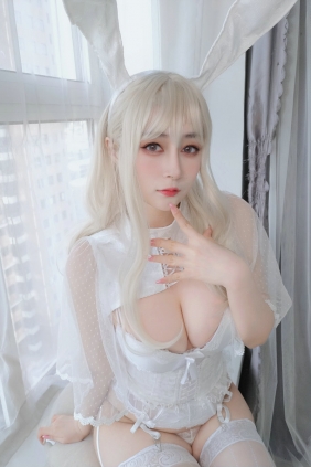 Coser小姐姐白银 - 白丝兔兔 [34P-82MB]