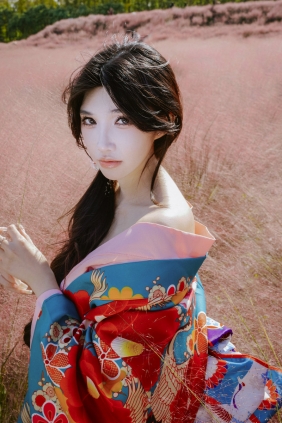 [YITUYU]艺图语 2025.04.22 炫紫青春 田口果果子 [21P-358MB]