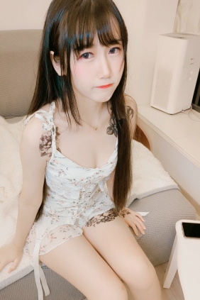 微博人气Coser不呆猫 - 温柔风连衣裙 [15P-17MB]